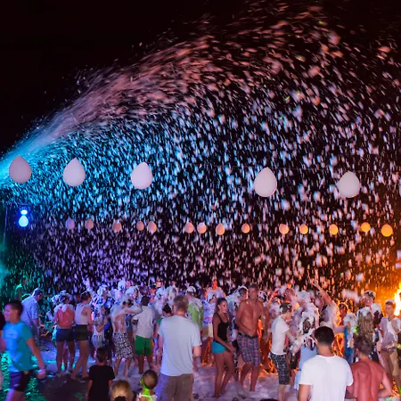 Club Paradiso فندق